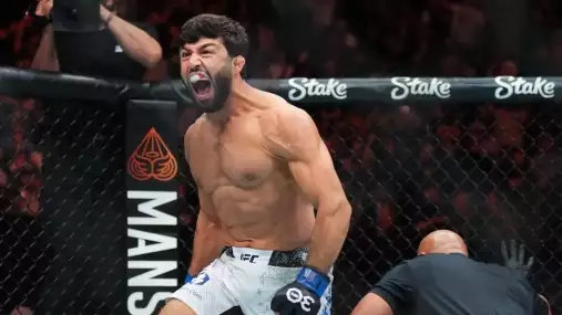 VIDEO: Arman Tsarukyan to opět zvládl a došel si pro další vítězství!