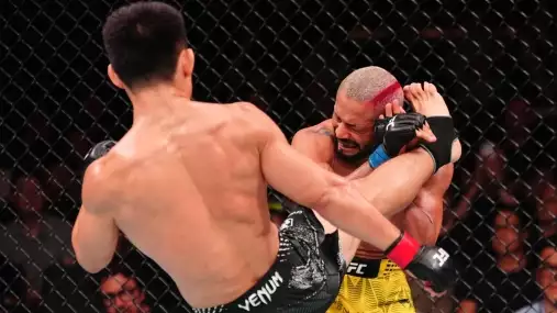 VIDEO: Hlavní zápas UFC Song vs Figueiredo končí ve druhém kole