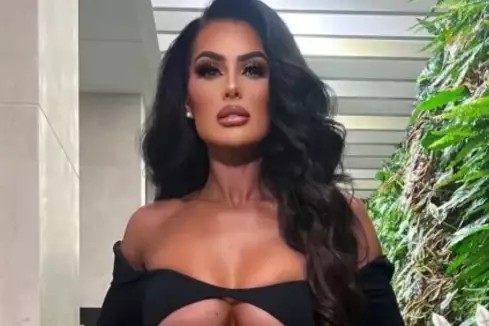 VIDEO: Sakra riskantní! Vnadná boxerka trénovala nahoře bez