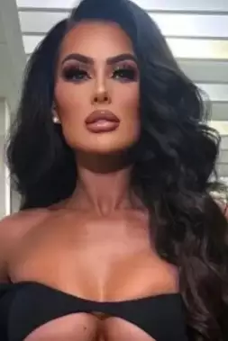 VIDEO: Sakra riskantní! Vnadná boxerka trénovala nahoře bez
