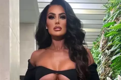 VIDEO: Sakra riskantní! Vnadná boxerka trénovala nahoře bez