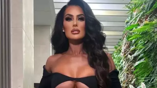 VIDEO: Sakra riskantní! Vnadná boxerka trénovala nahoře bez