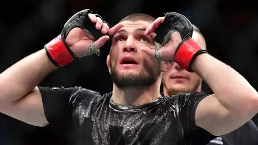 Legenda zpět v rukavicích? Nurmagomedov během UFC 330 překvapil fanoušky