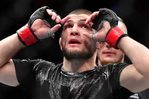 Legenda zpět v rukavicích? Nurmagomedov během UFC 330 překvapil fanoušky