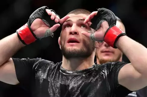 Legenda zpět v rukavicích? Nurmagomedov během UFC 330 překvapil fanoušky