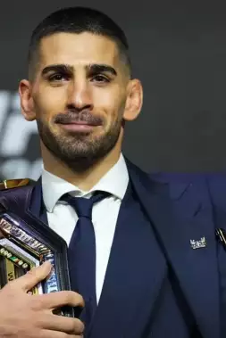 Tak hurá! UFC šampion Ilia Topuria má přeci jen dobré zprávy