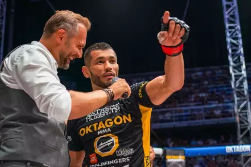 Muradov reaguje na výhru v pyramidě a ukazuje na hvězdná jména