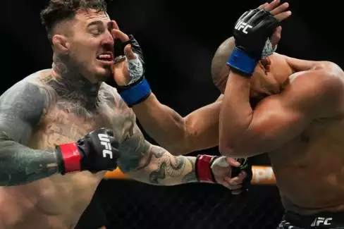 Jon Jones rýpe do Aspinalla! Jiný bývalý šampion ho však brání