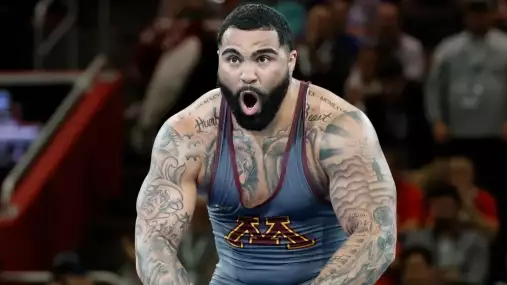 Olympijský medailista si před debutem v UFC připsal další dominatní vítězství!