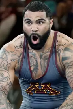 Olympijský medailista si před debutem v UFC připsal další dominatní vítězství!