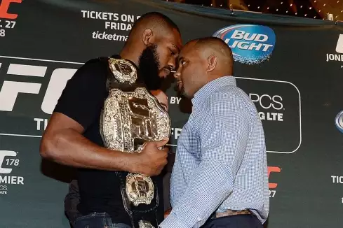 Rivalita znovu hoří? Jon Jones opět tvrdě sejmul Daniela Cormiera