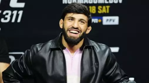 Arman Tsarukyan se vrací do akce! Střetne se s bývalým šampionem UFC