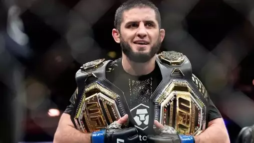 Konečně! Dana White oficiálně potvrdil další zápas šampiona Makhacheva