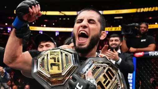 UFC šampion překvapil fanoušky! Makhachev už jedná o boxerském megazápase