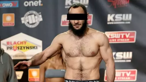 Bývalý šampion KSW skončil ve vazbě! Policie u něj našla zbraně