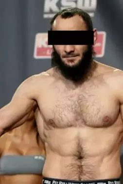 Bývalý šampion KSW skončil ve vazbě! Policie u něj našla zbraně