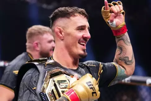 Bude Jones opravdu zbaven titulu? Aspinall přináší velké novinky