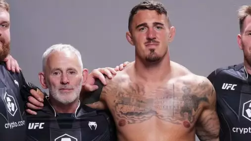 Otec nového šampiona Aspinalla je naštvaný na vedení UFC! Proč?