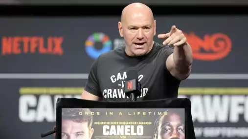 Známý promotér kritizuje platy bojovníků UFC a snahu Dany Whitea změnit box