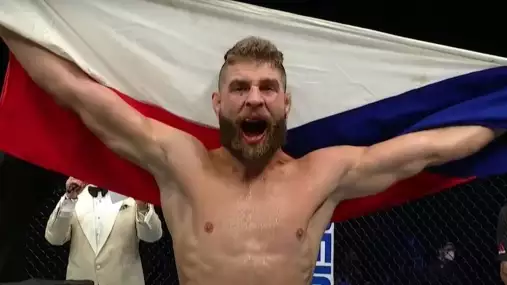 VIDEO: Organizace UFC připomíná drtivý debut Jiřího Procházky