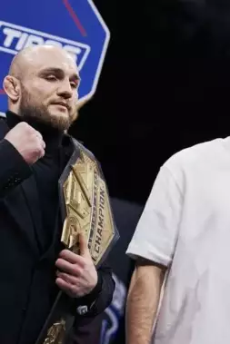 Neporažený Slovák se dnes pokusil zabojovat o titul střední RFA!