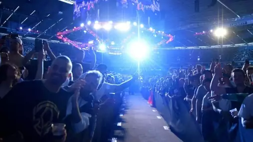 Nejdříve to vypadalo na smutný konec, ale veterán se do UFC nakonec vrací