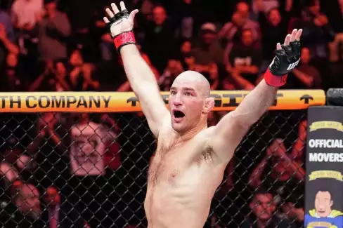 Šampion Strickland si vydupal větší peníze? UFC chystá velkou odvetu