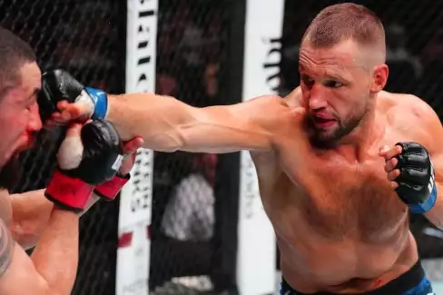 Kdo ovládl hlavní tahák galavečeru UFC v Abú Dhabí mezi Whittakerem a de Ridderem?