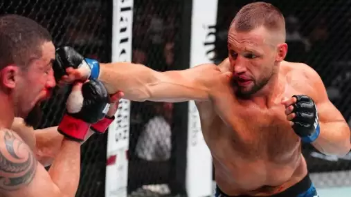 Kdo ovládl hlavní tahák galavečeru UFC v Abú Dhabí mezi Whittakerem a de Ridderem?