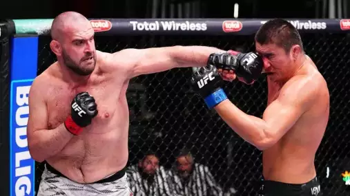 Slovenský těžkotonážník Martin Buday si před dalším zápasem v UFC polepšil