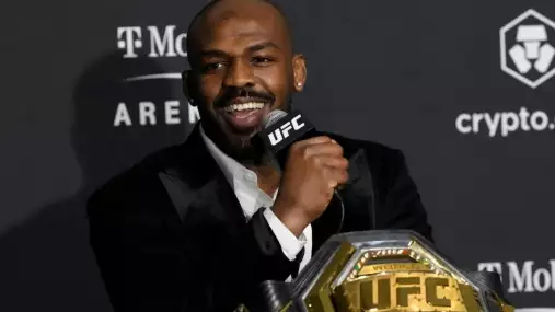 Jon Jones odhalil, jaký mega balík mu UFC nabízelo za Aspinalla
