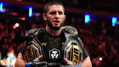 Šampion Makhachev dostal nečekanou výzvu od wrestlingové legendy