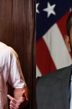 Umíte si představit, jak sedím vedle Patela? Strickland reaguje Whiteova slova