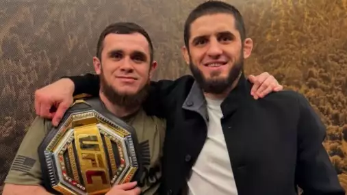 Parťák šampiona Makhacheva John Pork konečně míří do UFC!