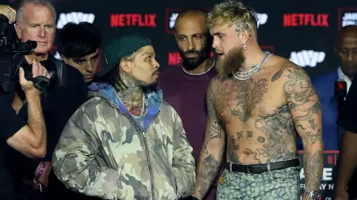 Nejprve zrušený zápas s Paulem a nyní se neporažený boxer dostal do vazby!