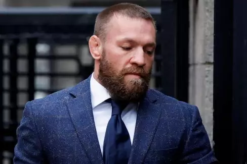 A sakra! Conor McGregor má problém! Dostal hodně přísný trest