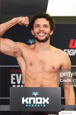 UFC Londýn - Vážení: Výrazné nesplnění limitu a ztráta na poslední chvíli! 