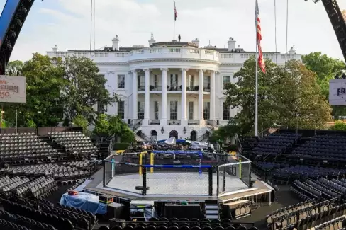 Styděl jsem se být Američanem! Slavný komik zkritizoval galavečer UFC v Bílém domě