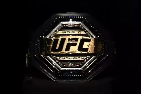 Neporažený zápasník se po letech čekání konečně dočká UFC titulové bitvy?