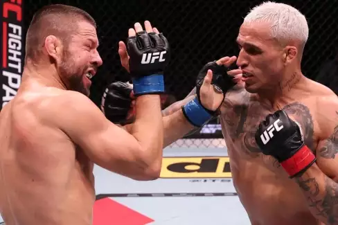 Charles Oliveira reaguje na výhru nad Gamrotem a posílá výzvu