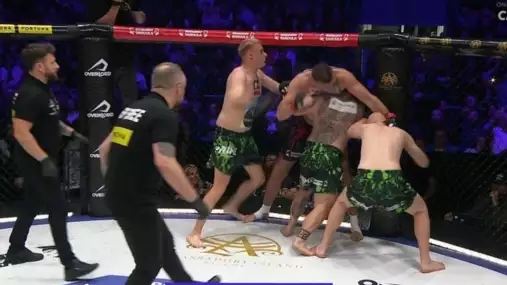 VIDEO: Šel o titul s Kličkem nebo Fajkem! Teď bojoval v bizaru proti třem