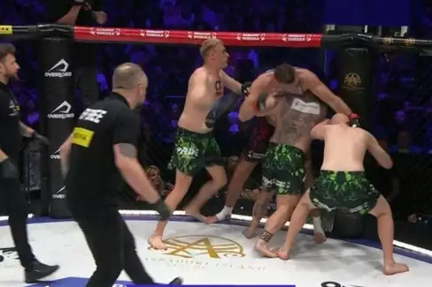 VIDEO: Šel o titul s Kličkem nebo Fajkem! Teď bojoval v bizaru proti třem