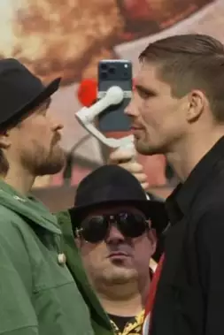 Dvě minuty absolutního napětí! Usyk a Verhoeven se odmítali podívat jinam