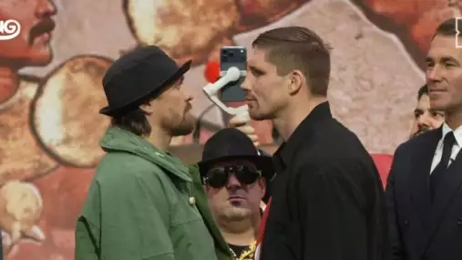 Dvě minuty absolutního napětí! Usyk a Verhoeven se odmítali podívat jinam