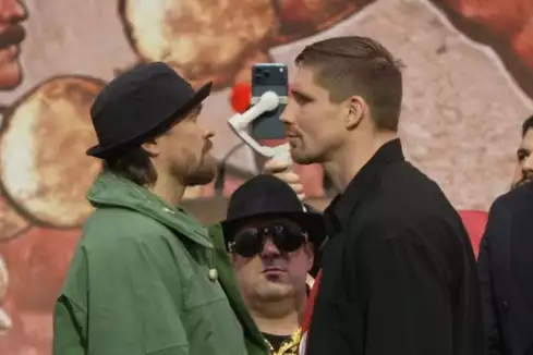 Dvě minuty absolutního napětí! Usyk a Verhoeven se odmítali podívat jinam