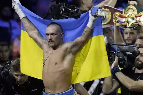 Šílený superzápas šampionů! Usyk se v titulovém souboji utká s kickboxerem