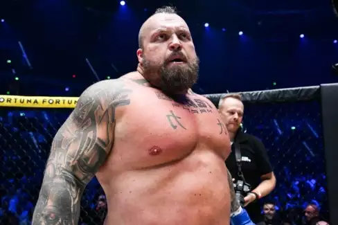 60 kilo rozdíl? Silák Eddie Hall míří do jednoho z nejbizarnějších zápasů roku!