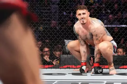 Zpátky do práce! Šampion Tom Aspinall se vrací k tréninku