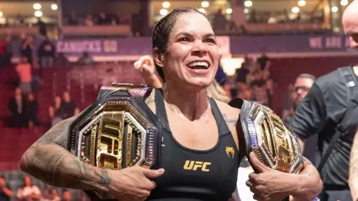 Nejlepší bojovnice historie Amanda Nunes je oficiálně zpátky v UFC