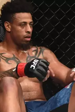 Těžkotonážník Greg Hardy si v FNC uřízl ostudu! Na váze brutálně převážil